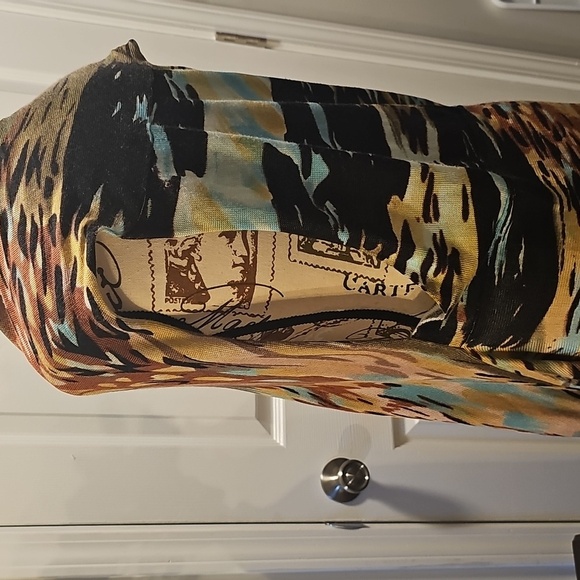 Multicolor Abstract Patterned Shawl - Picture 5 of 13